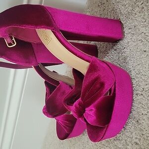 Size 8 Pink berry velvet platforms